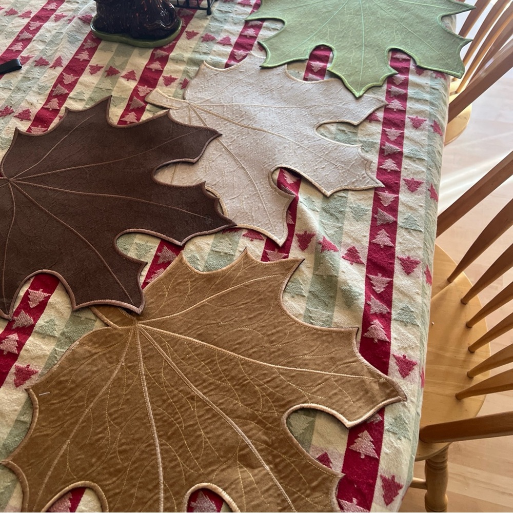 Leaf-Shaped Placemats Set - Brown, Tan, Green